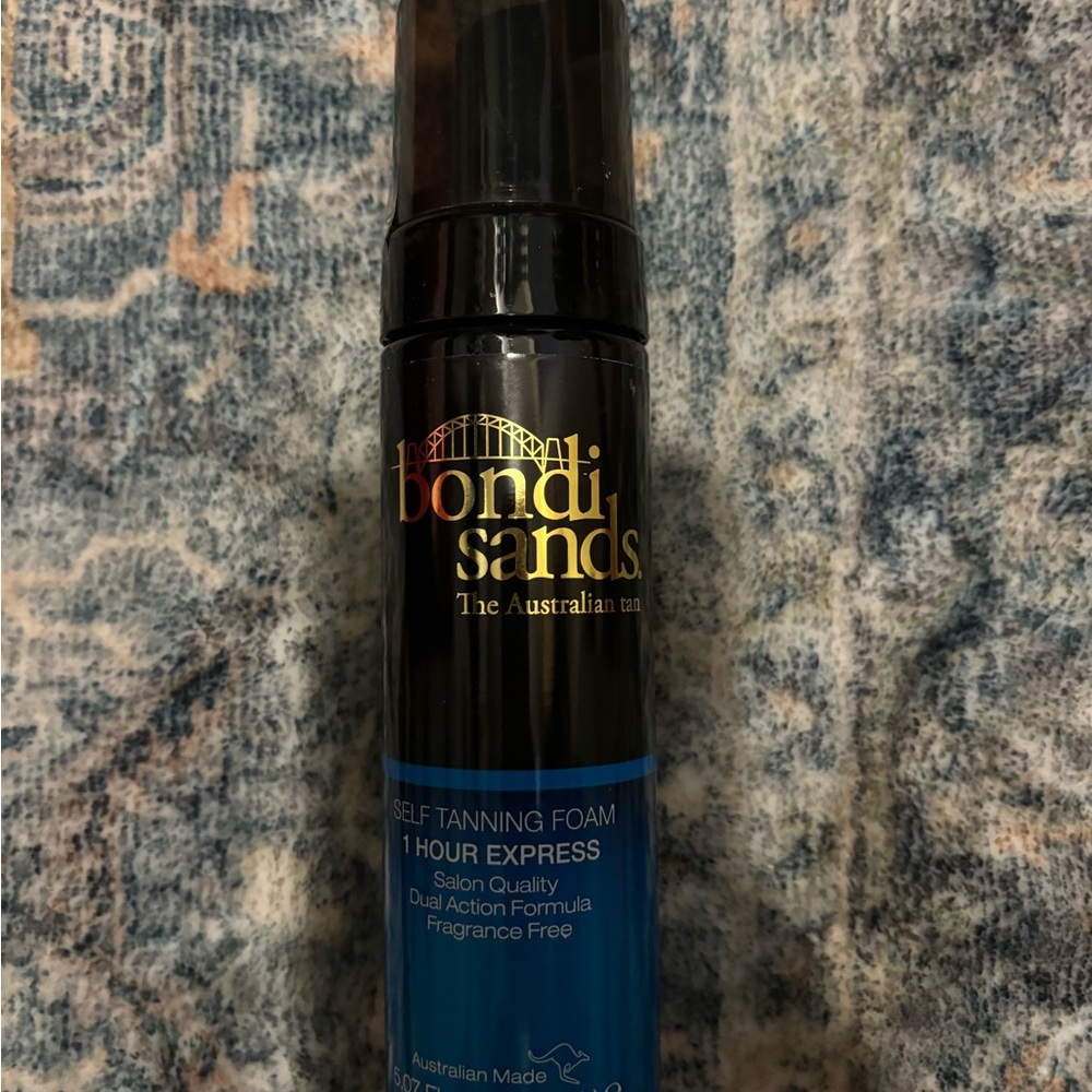 Bondi Sands 1 hour express Self Tanning Foam also comes with mitt